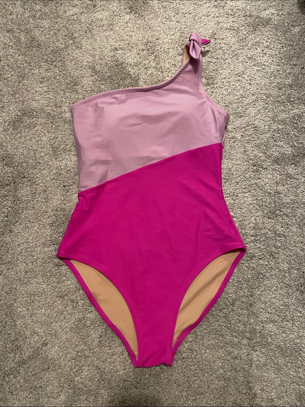 Old Navy Women’s Two-Tone Pink One-Shoulder Swimsuit